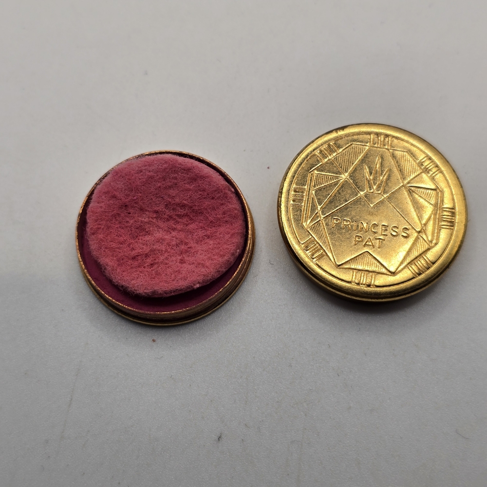 Vintage Princess Pat Gold Compact With Rouge! - Picture 3 of 6